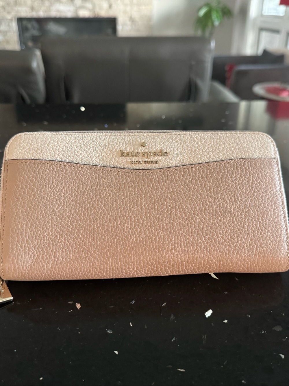 Kate Spade Pebbled Leila Large Continental Wallet, Warm Beige & Cream Corblock - Picture 3 of 7